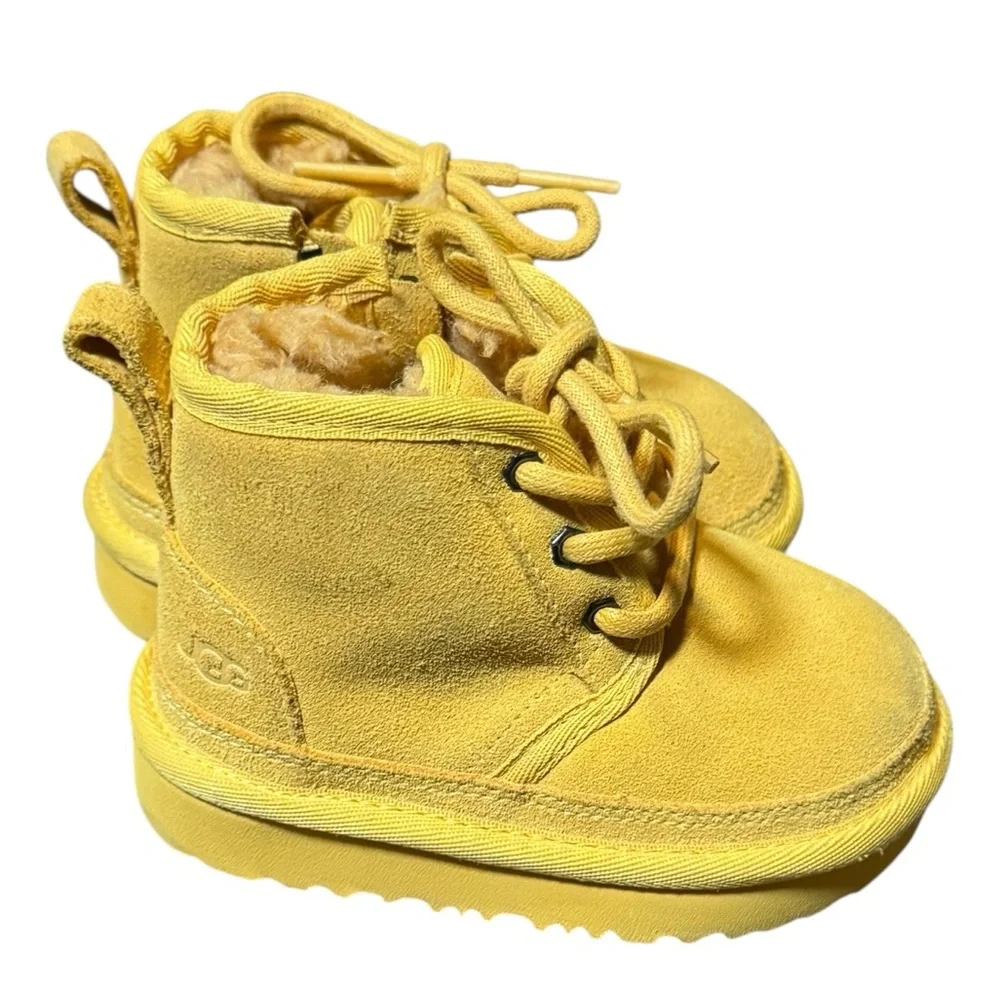 UGG Neumel Boots Unisex Size 6 Faux Fur Chucka Booties Yellow Toddler